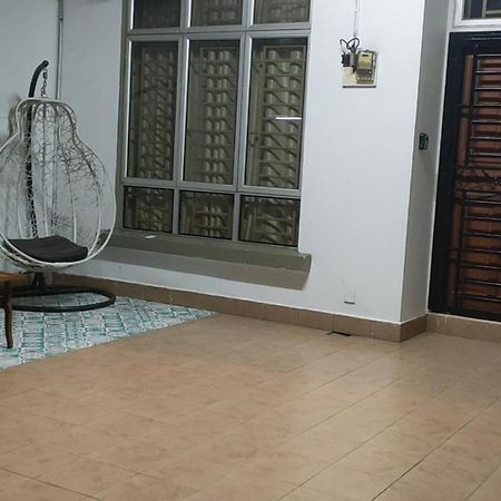 Zulaikha'S Homestay Ulu Tiram Johor Bahru 외부 사진